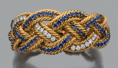 BOUCHERON "Vannerie" Bracelet semi rigide, diamants ronds, saphirs ronds, or jaune...