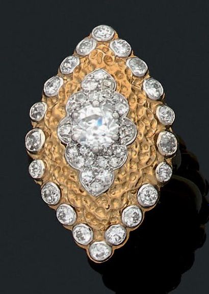 VAN CLEEF & ARPELS Bague diamants taille ancienne, or 18k (750) et platine (950)....