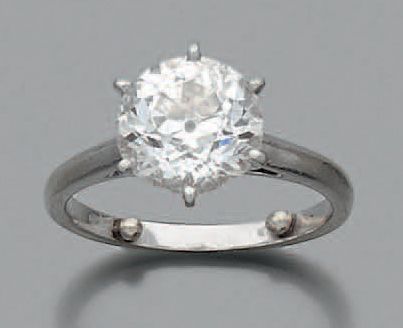 null Bague "solitaire"
Diamant taille ancienne et platine (950).
Poids du diamant:...