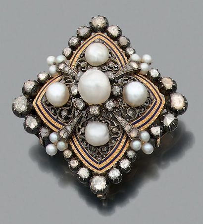 null Broche-pendentif
Perles supposées fines, non testées, diamants taillés en rose,...