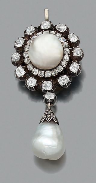 null Pendentif "perles fines"
Perles baroques et diamants de taille ancienne, or...