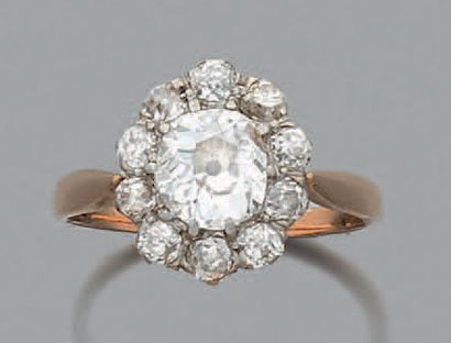 null Bague
Diamants de taille ancienne, or 18k (750)et PLATINE (850)
Tdd.: 55 - Pb.:...