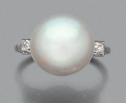 null Bague "perle"
Perle supposée fine, non testée, diamants taille émeraude et platine...