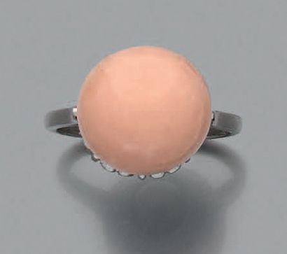 null Bague perle
Perle de melo et platine (950)
Diam.:12.3 mm env.
Td.: 50 - Pb.:...