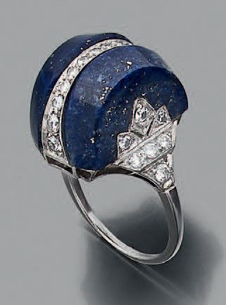 null Bague "lapis lazuli"
Cabochon de lapis lazuli, diamants ronds, or gris 18k (750).
Td.:...
