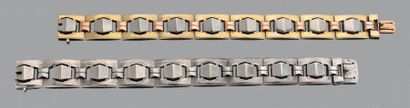 RENE BOIVIN Ensemble de deux bracelets, l'un trois ors 18K (750), l'autre argent...