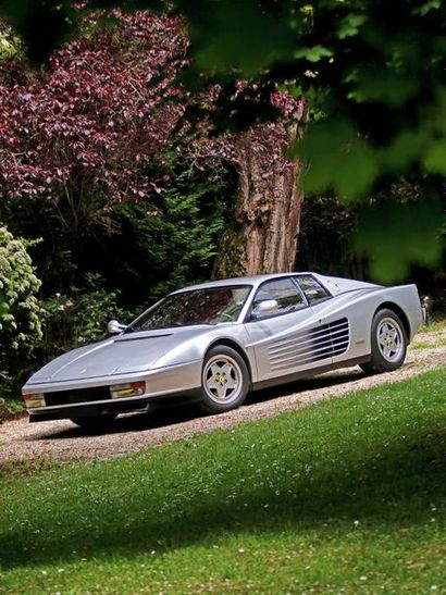 FERRARI TESTAROSSA 1989 Superbe configuration de couleurs
Française d’origine, carnets...