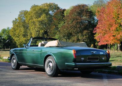 Rolls Royce CORNICHE 1984 Rare combinaison de couleur
Bel état de présentation
Révision...