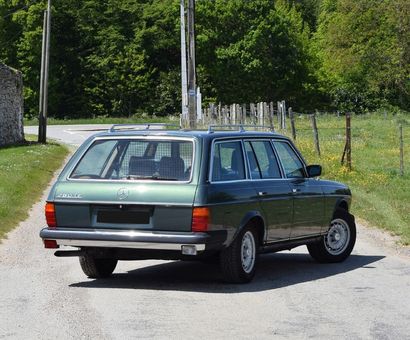Mercedes 280 TE 1983 Rare version essence
Entretenue à grands frais
Historique suivi...