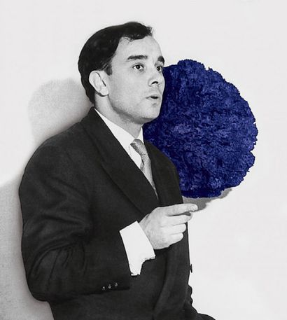 Yves KLEIN (1928-1962) Petite vénus bleue
Bronze peint avec la couleur IKB, plexiglass...