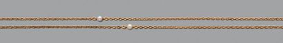  Chaine formant sautoir Or jaune 18K (750) et perles fines. L.: 45cm - Pb.: 11.2gr...