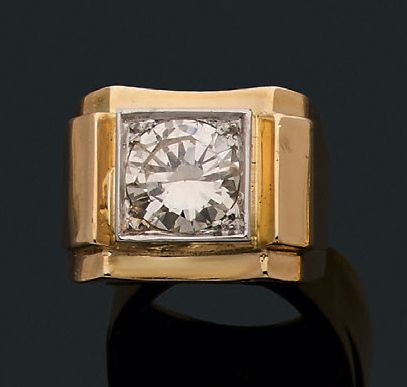  Bague "chevalière" Diamant rond, or 18k (750) et platine (850). Vers 1940. Poids...