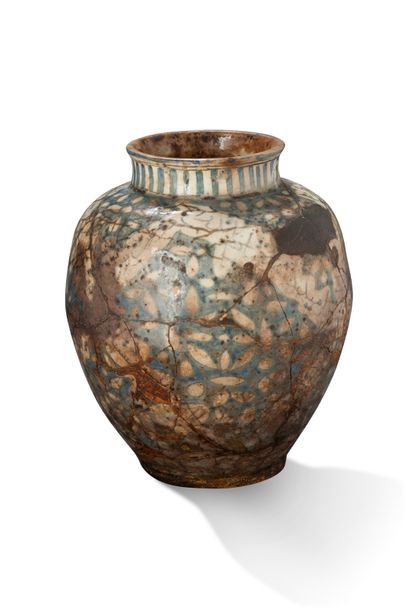 null • VASE en céramique polychrome
Perse, fin du XIXe siècle H: 29 cm
Très mauvais...