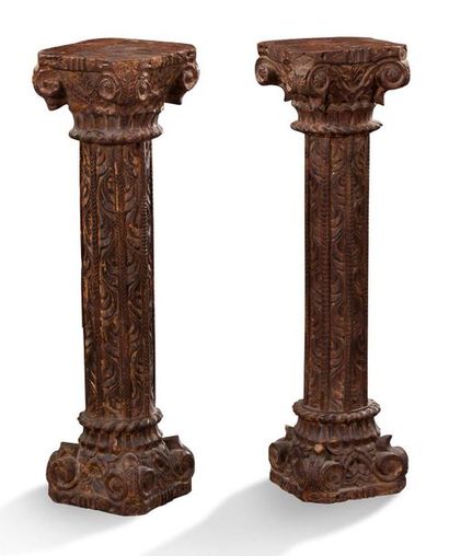 null PAIRE DE COLONNES CORINTHIENNES en bois mouluré sculpté
Travail de style Renaissance
H:...