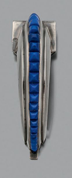 SUZANNE BELPERRON Clip de revers "arceau" lapis lazuli, or 18k (750) et argent (<800).
Long.:...