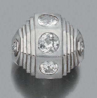 RENE BOIVIN Bague à degrés, diamants de taille ancienne, platine (950).
Td.: 48 -...