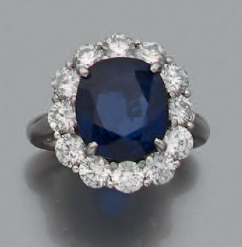 null * Bague
Saphir "royal blue", diamants de taille brillant, platine (950).
Td.:...