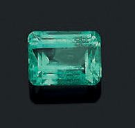 null Emeraude rectangulaire
Poids: 2,07cts

A 2,07 carats emerald.