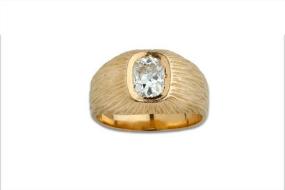 null Bague
Diamant taille ancienne, forme coussin, or 18k (750).
Td.: 60 - Pb.: 12.5gr

A...