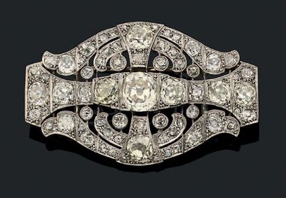 null Broche "plaque"
Diamants de taille ancienne, platine (950) et or 18k (750)....