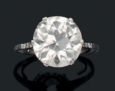 Bague «solitaire» Important diamant de taille...