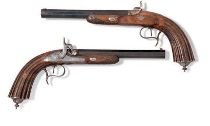 null Paire de pistolets de duel.
A pair of Percussion Dueling Pistols, circa 1870.
Canons...