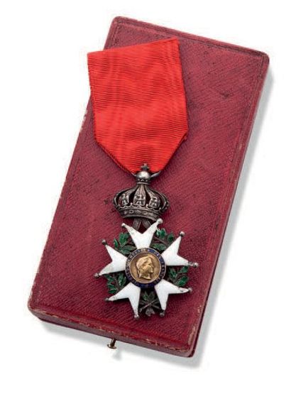 null France. Ordre de la Légion d'honneur, instituée en 1802. Croix de chevalier.
Second...