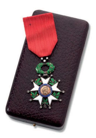 null France. Ordre de la Légion d'honneur, instituée en 1802. Croix de chevalier.
Quatrième...