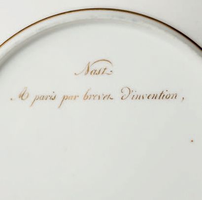 Paris, manufacture de Nast, après 1810. Suite de 6 assiettes plates en biscuit et...