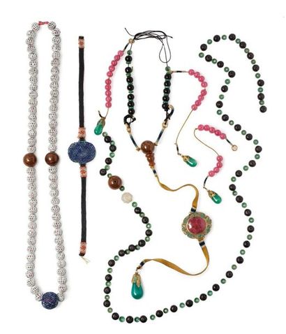 CHINE Parties de collier de mandarin, composées de 70 perles en métal ajouré emaillé...
