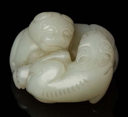 CHINE Groupe en jade blanc céladon représentant un couple de tigres au repos.
L....