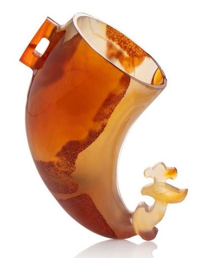 CHINE Petite corne en agate cornaline.
H. 4,5 cm 

中国 二十世纪 玛瑙爵杯