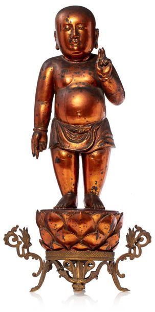 CHINE DU SUD Statue en bois laqué et doré, représentant le Bouddha enfant (Siddhârta...