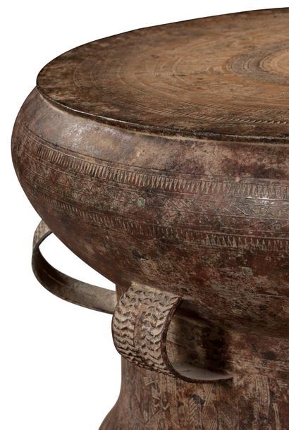 VIETNAM, CULTURE DE DONG SON 东山文化 铜鼓 Grand tambour de pluie en bronze composé d'un...