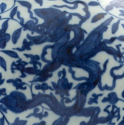 CHINE大明嘉靖 青花天圆地方八仙瓶 PÉRIODE MING (1368-1644) ÉPOQUE JIAJING (1522-1566) Vase de forme...