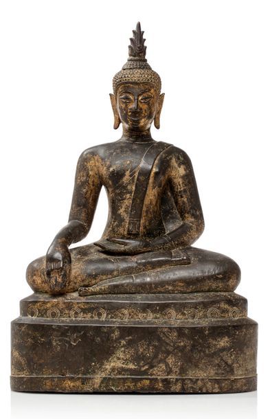 NORD THAILANDE-LAOS Bouddha en bronze avec traces de dorure, représenté assis en...