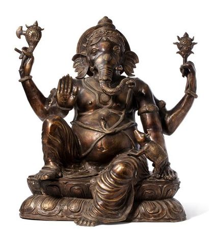 INDE Statue en bronze figurant le dieu Ganesha à quatre bras, assis en délassement...