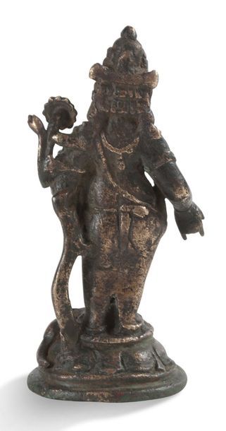 INDE DU NORD-KASHMIR Sujet en bronze représentant le dieu Kubera debout sur un lotus,...