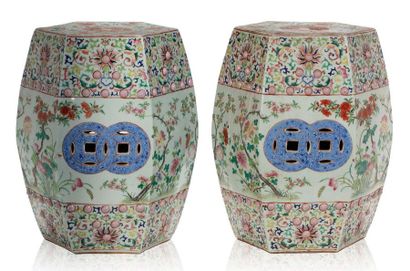 CHINE Paire de tabourets hexagonaux, en porcelaine et émaux de la famille rose, le...
