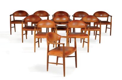 Kurt Olsen Suite de 12 fauteuils dits 223
Cuir, teck 78.3 x 63 x 56 cm.
Slagelse...