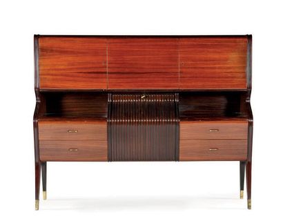 Osvaldo BORSANI (1911-1985) Cabinet
Palissandre, laiton
146 x 179 x 44 cm.
Circa...