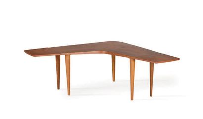 TRAVAIL SCANDINAVE Table dite boomerang
Teck
50 x 170 x 64 cm.
Circa 1950