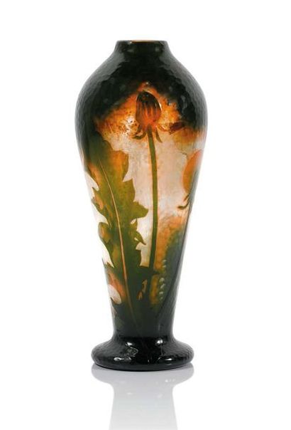 DAUM Vase
Verre
Signé
32 x 11 cm.