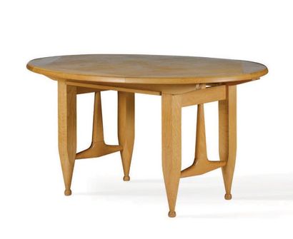 ROBERT GUILLERME (1913-1990) & JACQUES CHAMBRON (1914-2001) Table à allonges
Chêne
72...