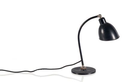 CHRISTIAN DELL (1893-1974) Lampe dite Polo popular
Métal, acier, fonte
H.: 40 cm.
Bünte...