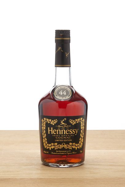 null 1 blle Cognac Hennessy Very Special 



- état/ condition: Limited Edition 44th...