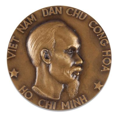 VU CAO DAM (1908-2000) Portrait de Ho Chi Minh, 1946

Médaille en bronze
Diamètre:...