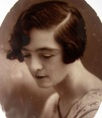 Alix AYMÉ (1894-1989) 
Femmes alanguies
Paravent en laque, signé en bas à droite

102...