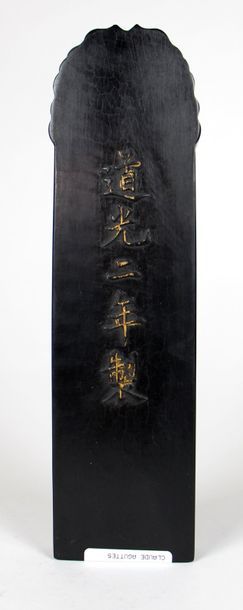 null Stèle de lettré en pâte d'encre à décor de callygraphies et dragons stylisés

Chine,...