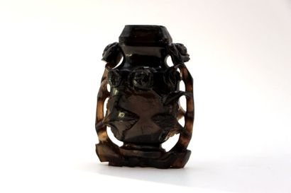 null Chine, Début XXème 



Vase balustre couvert en quartz fumé, sculpté sur le...